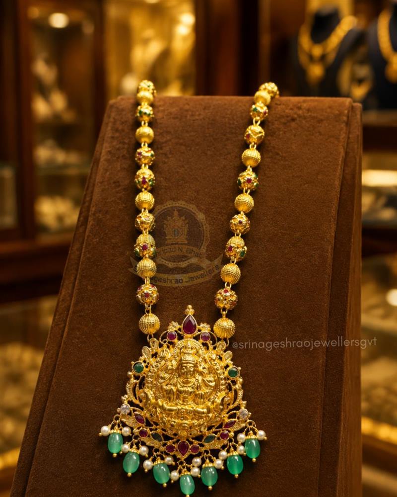 Gold jewellery collection