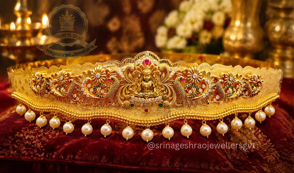 Gold jewellery collection