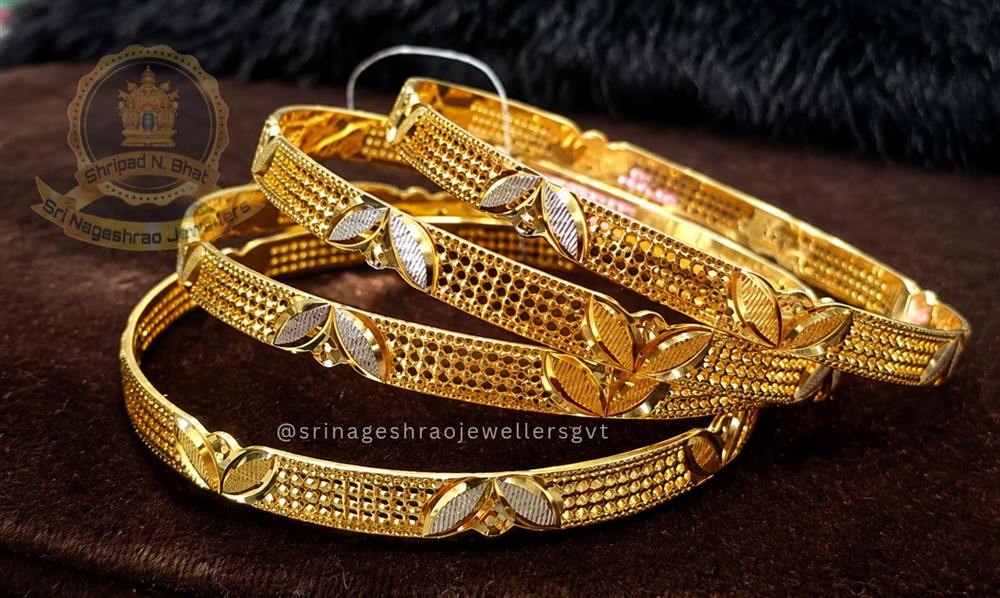 Gold jewellery collection